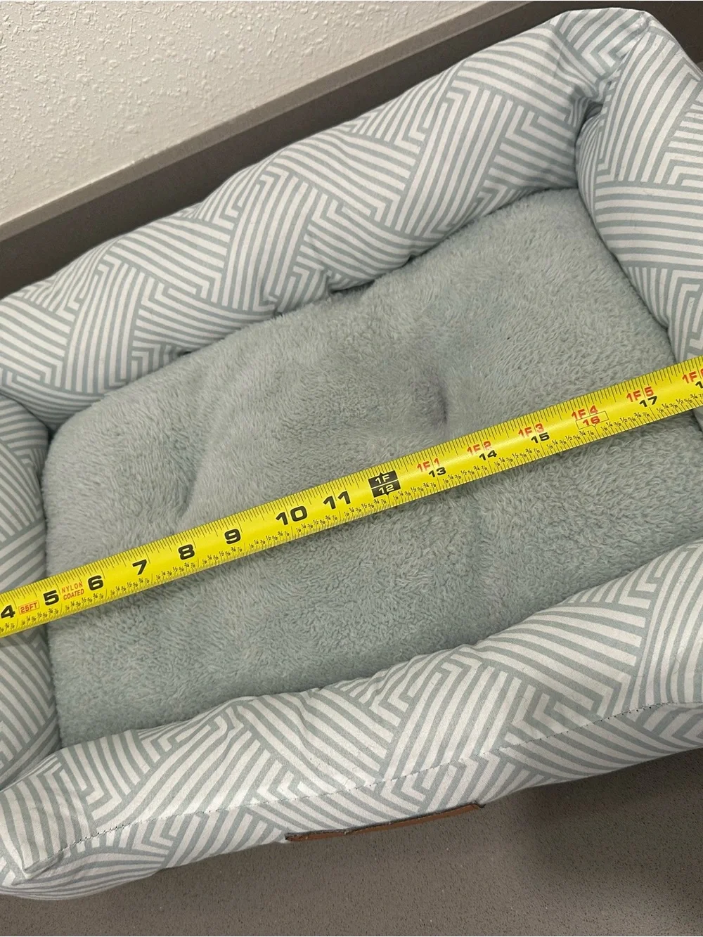 Modern Threads Light Gray/Blue Plush Pet Bed